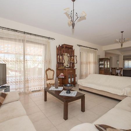 Stephanie Villa Simou Bagian luar foto