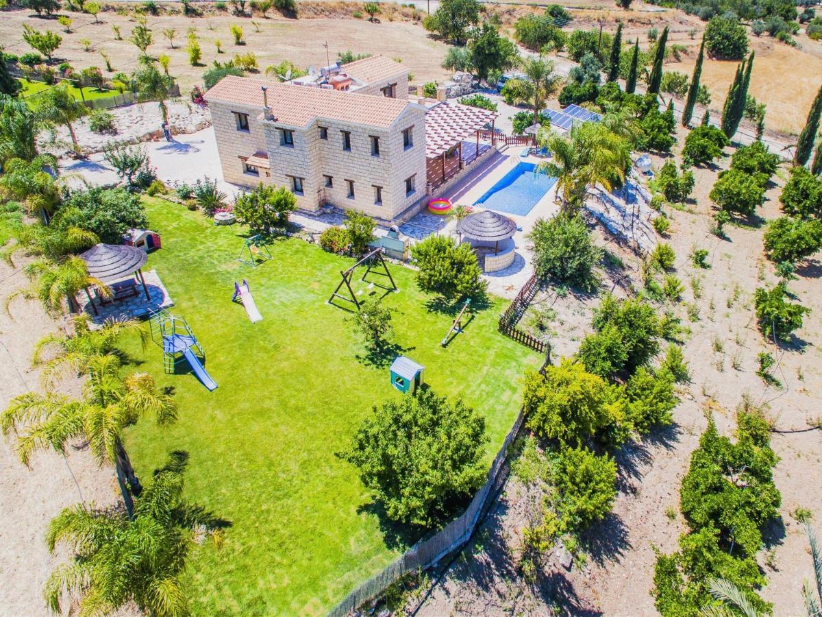 Stephanie Villa Simou Bagian luar foto