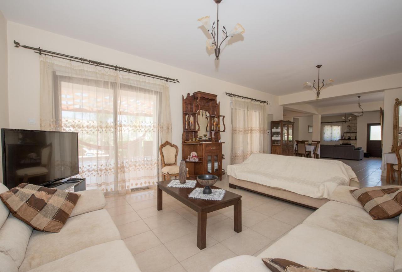 Stephanie Villa Simou Bagian luar foto