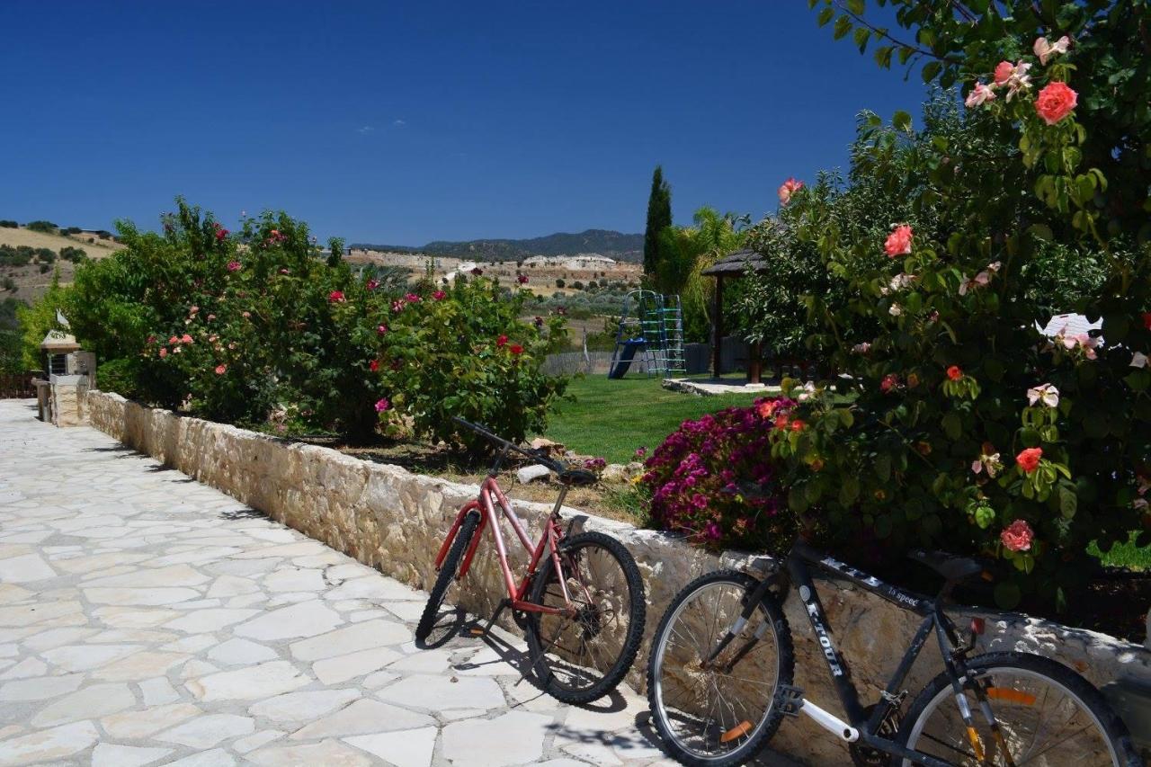 Stephanie Villa Simou Bagian luar foto